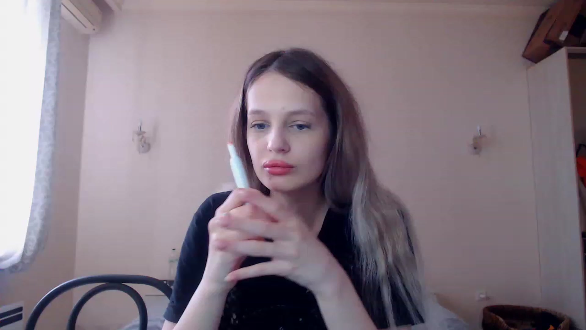 Gallery image thumbnail from Lola_vi's myfreecams stream on, 04/19/2023, 11:32 image 2 of 20
