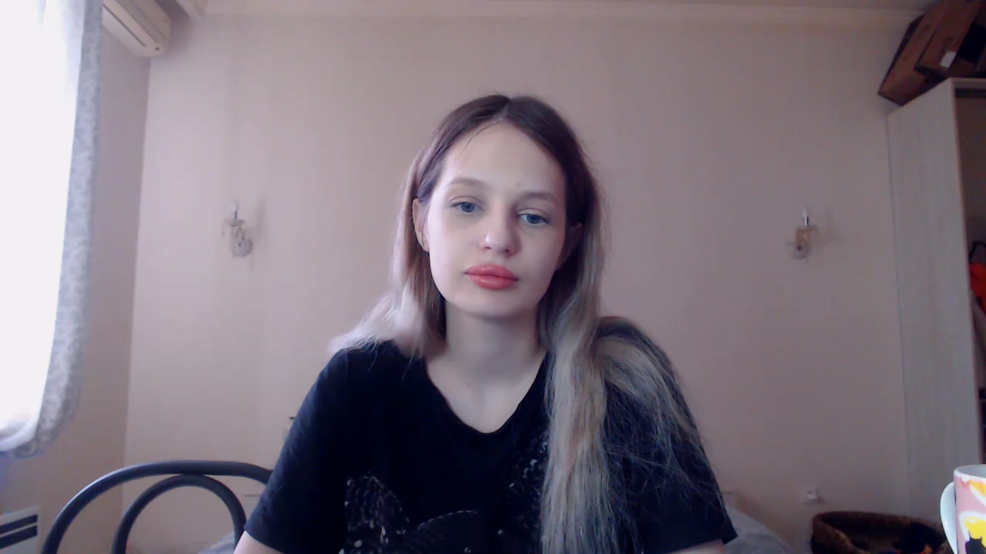 Gallery image thumbnail from Lola_vi's myfreecams stream on, 04/19/2023, 11:32 image 7 of 20