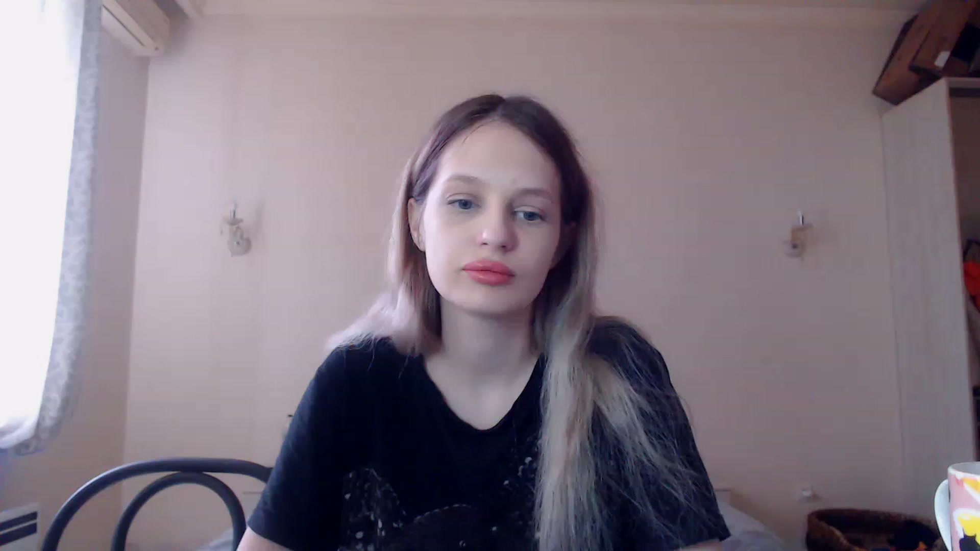 Gallery image thumbnail from Lola_vi's myfreecams stream on, 04/19/2023, 11:32 image 9 of 20