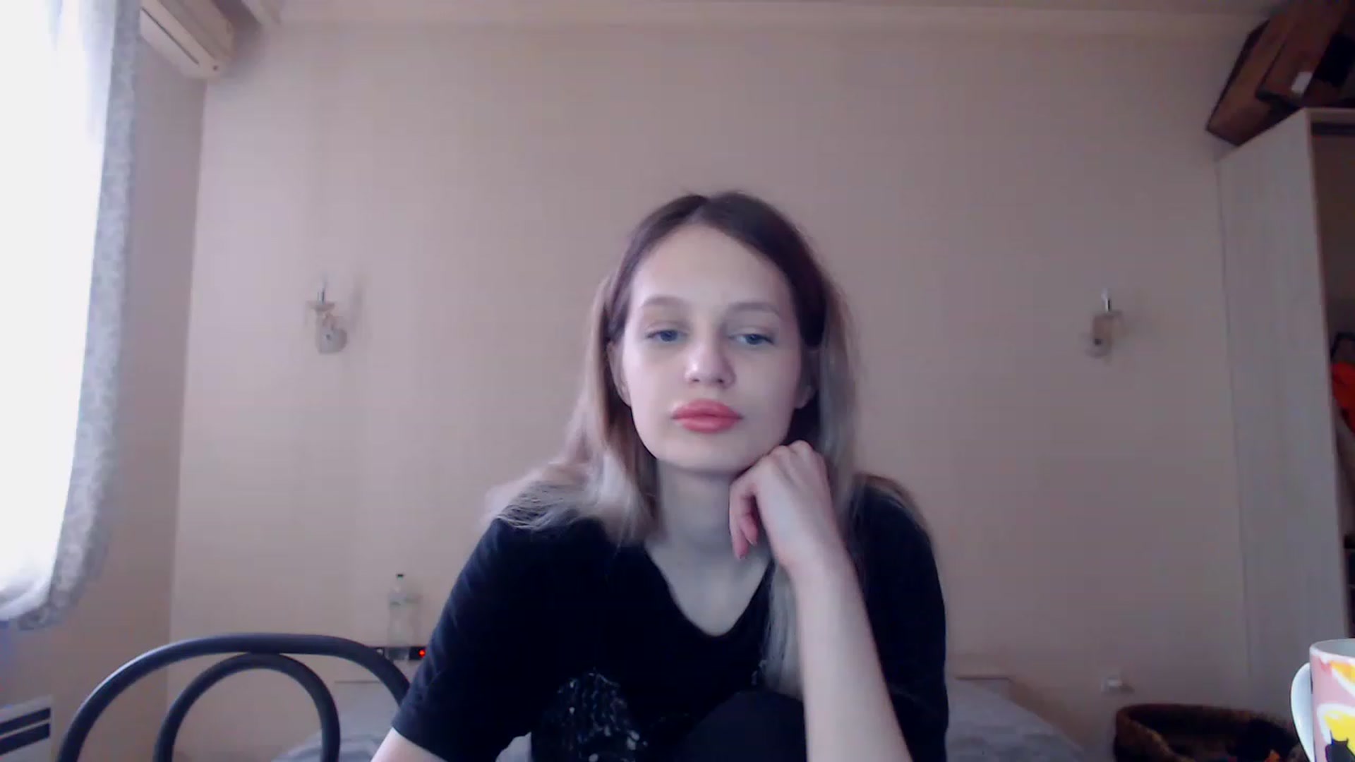 Gallery image thumbnail from Lola_vi's myfreecams stream on, 04/19/2023, 11:32 image 12 of 20
