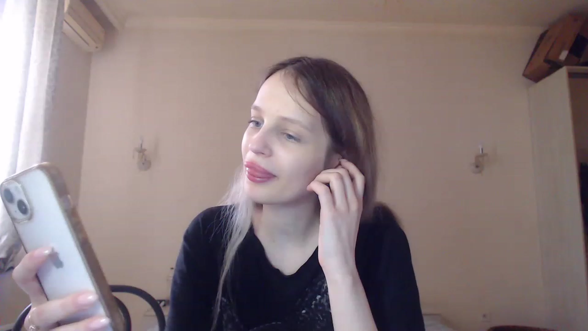 Gallery image thumbnail from Lola_vi's myfreecams stream on, 04/20/2023, 11:26 image 16 of 20