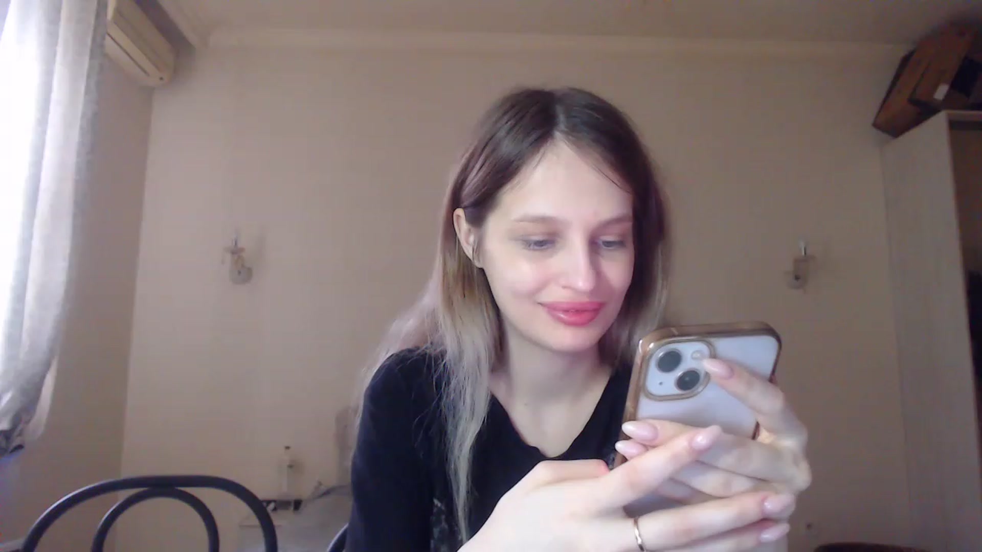 Gallery image thumbnail from Lola_vi's myfreecams stream on, 04/20/2023, 11:26 image 18 of 20