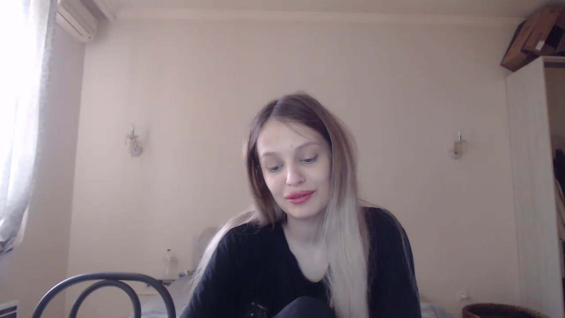 Gallery image thumbnail from Lola_vi's myfreecams stream on, 04/21/2023, 12:05 image 14 of 20