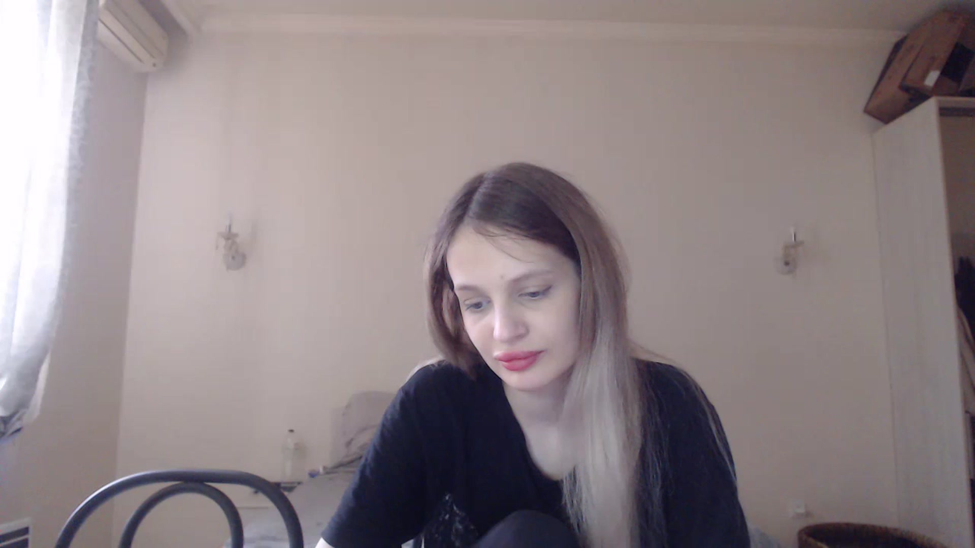 Gallery image thumbnail from Lola_vi's myfreecams stream on, 04/21/2023, 12:05 image 11 of 20