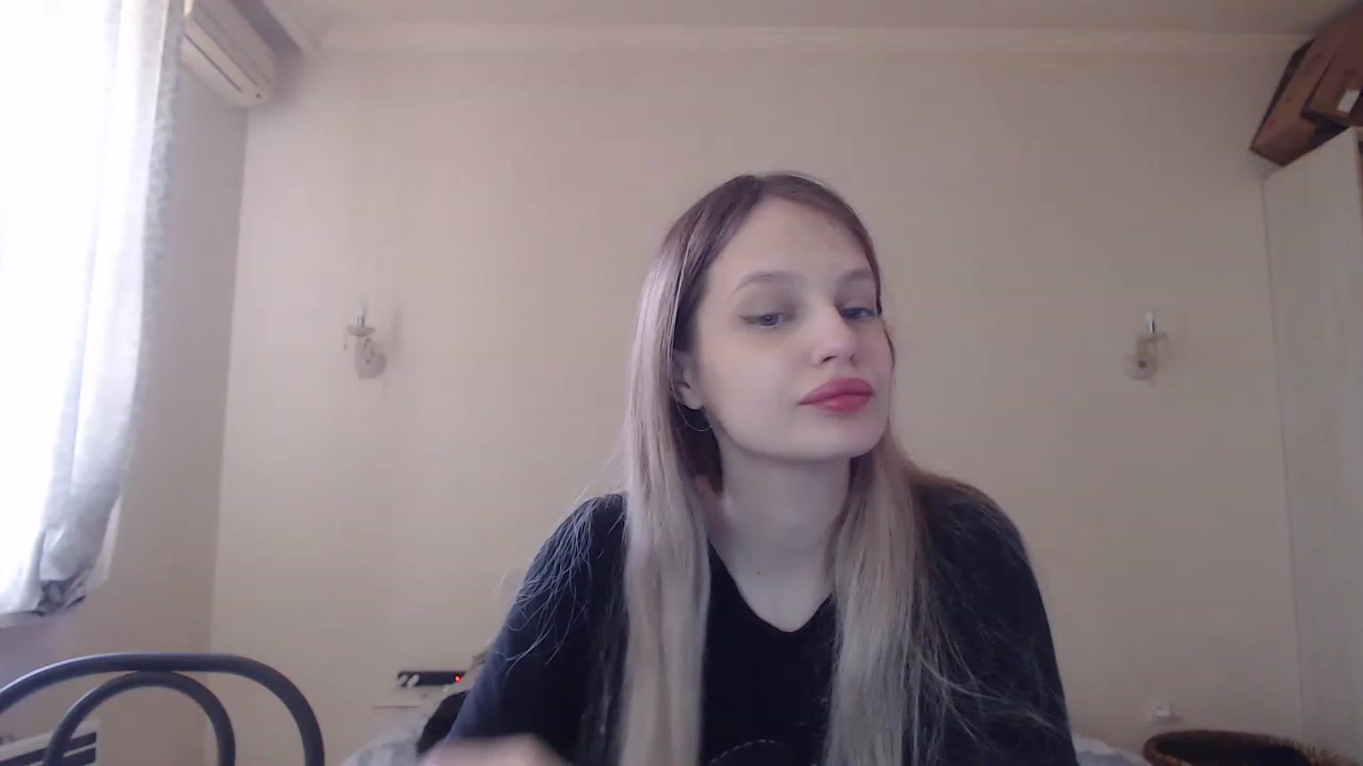 Gallery image thumbnail from Lola_vi's myfreecams stream on, 04/22/2023, 10:39 image 5 of 20