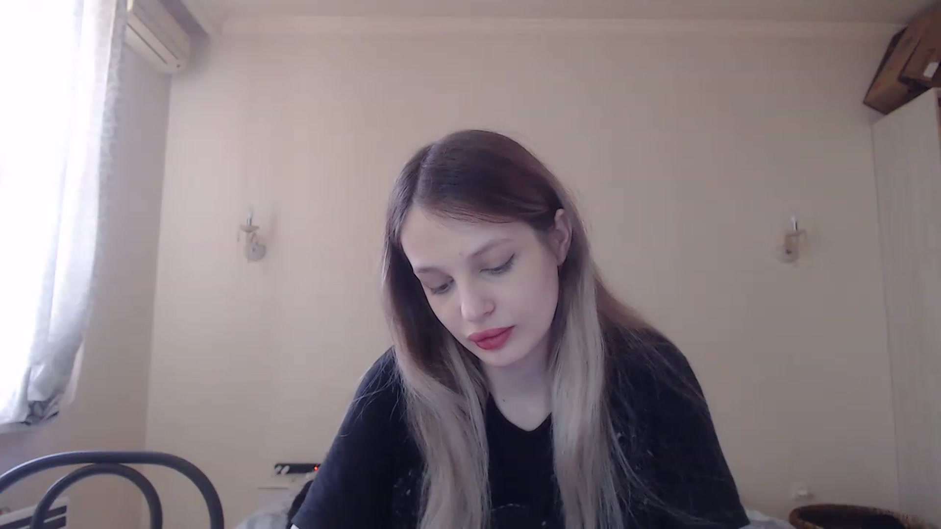 Gallery image thumbnail from Lola_vi's myfreecams stream on, 04/22/2023, 10:39 image 6 of 20