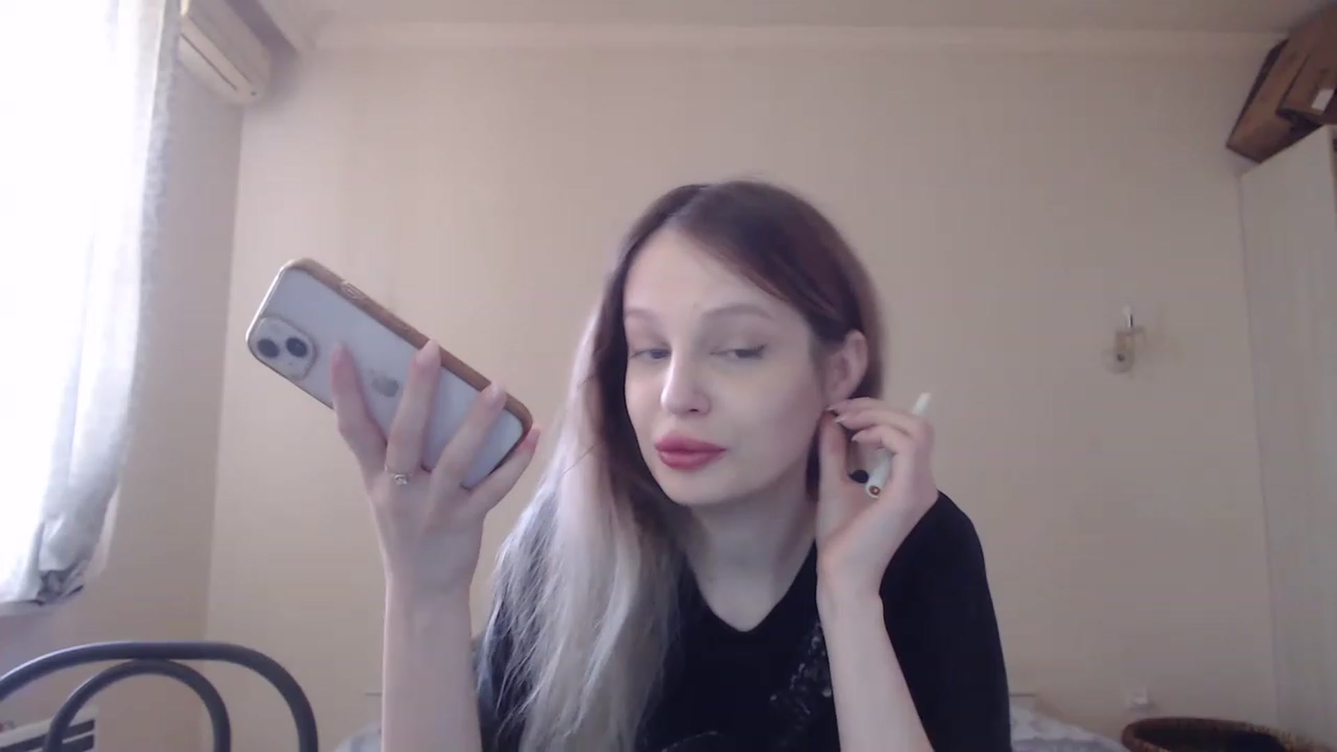 Gallery image thumbnail from Lola_vi's myfreecams stream on, 04/22/2023, 10:39 image 8 of 20