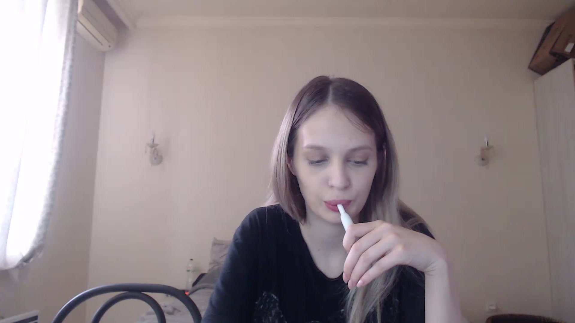 Gallery image thumbnail from Lola_vi's myfreecams stream on, 04/26/2023, 10:14 image 16 of 20