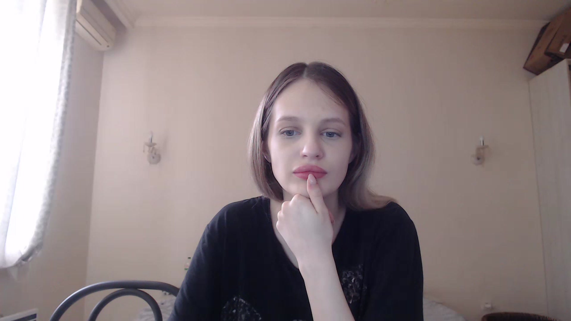 Gallery image thumbnail from Lola_vi's myfreecams stream on, 04/26/2023, 10:14 image 2 of 20