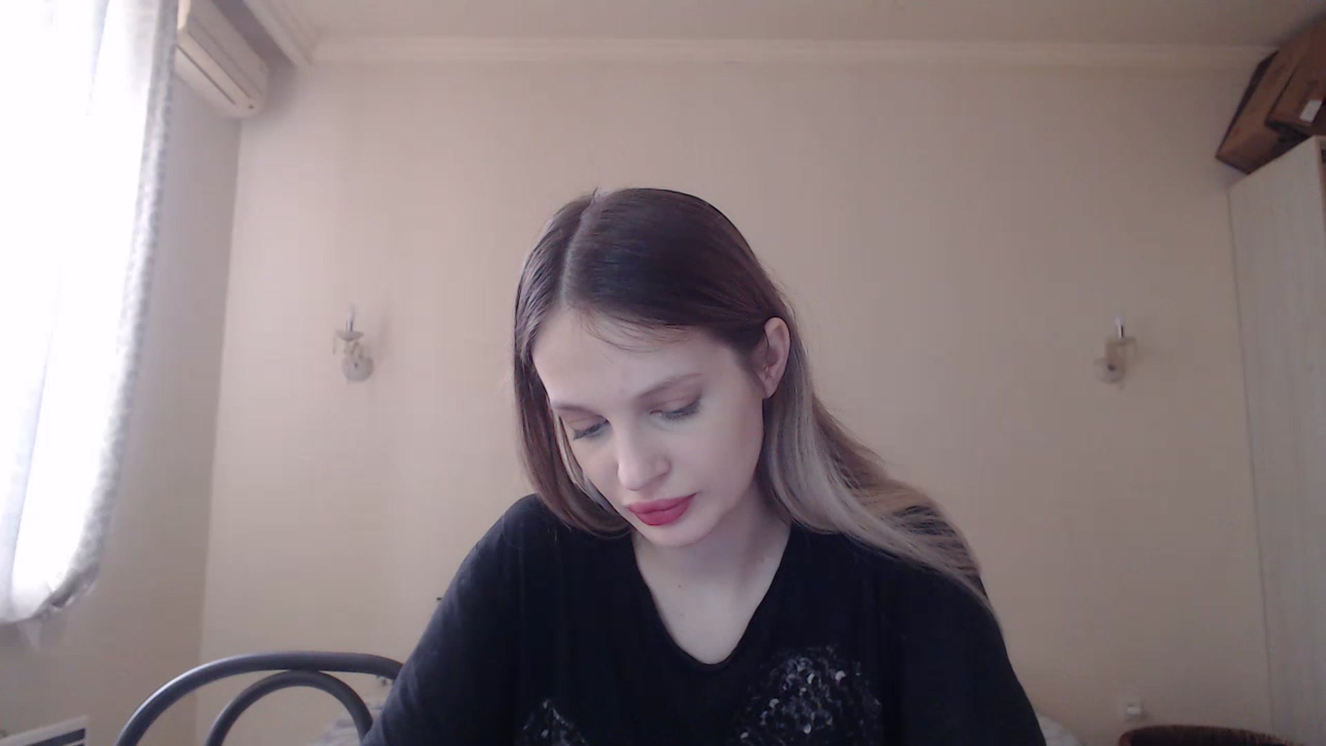 Gallery image thumbnail from Lola_vi's myfreecams stream on, 04/26/2023, 10:14 image 11 of 20