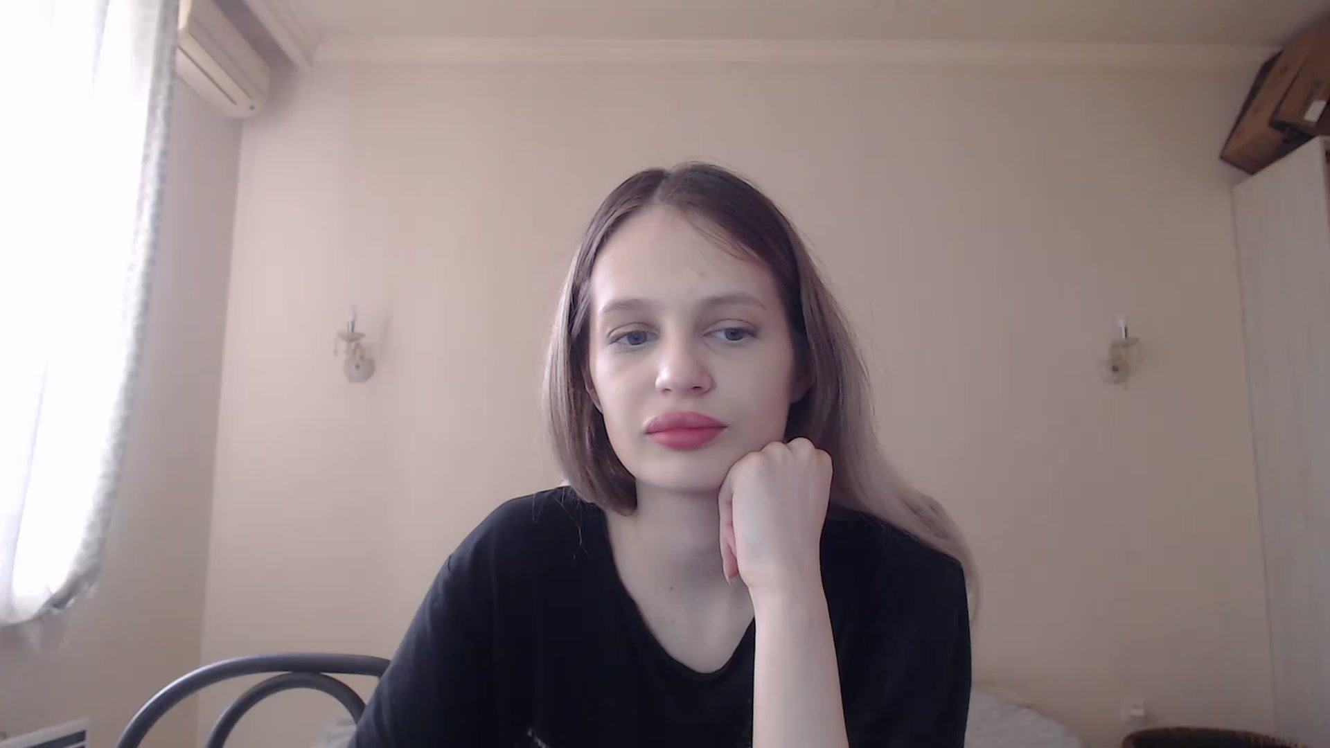 Gallery image thumbnail from Lola_vi's myfreecams stream on, 04/26/2023, 10:14 image 7 of 20