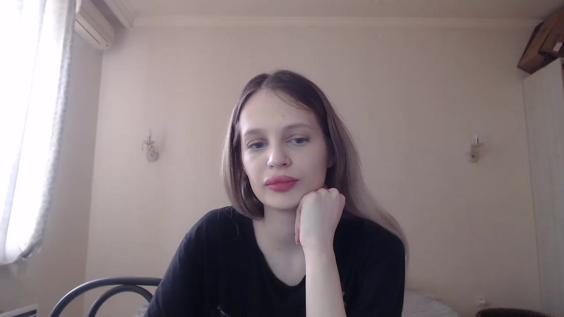 Gallery image thumbnail from Lola_vi's myfreecams stream on, 04/26/2023, 10:14 image 8 of 20