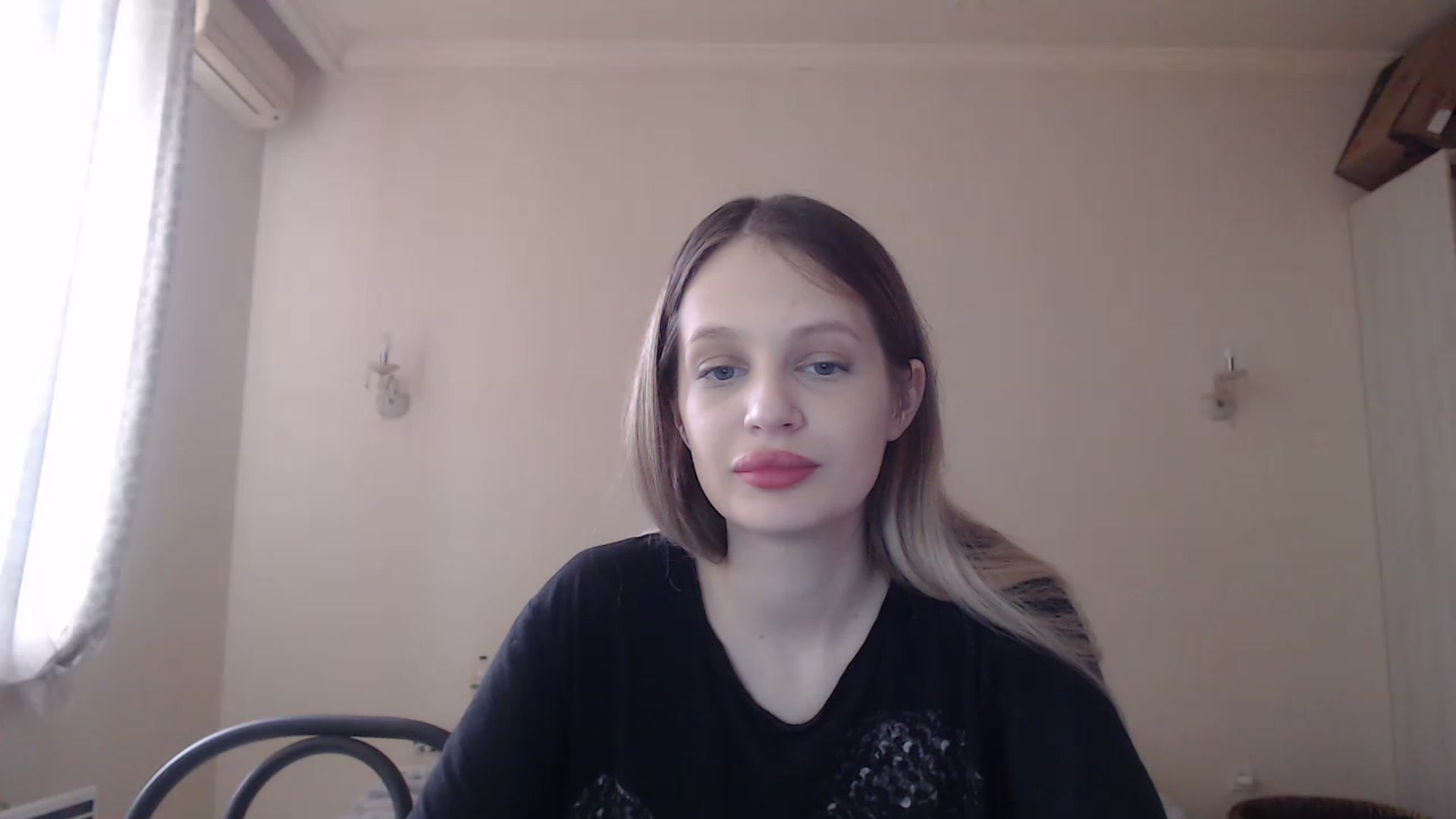 Gallery image thumbnail from Lola_vi's myfreecams stream on, 04/26/2023, 10:14 image 12 of 20