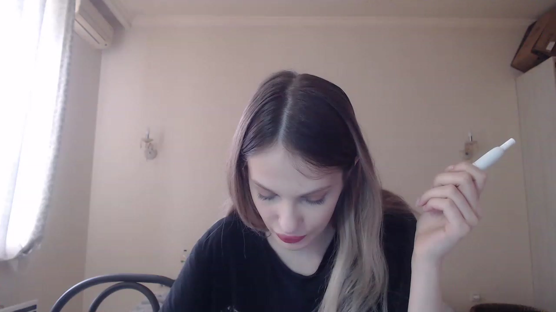 Gallery image thumbnail from Lola_vi's myfreecams stream on, 04/26/2023, 10:14 image 18 of 20