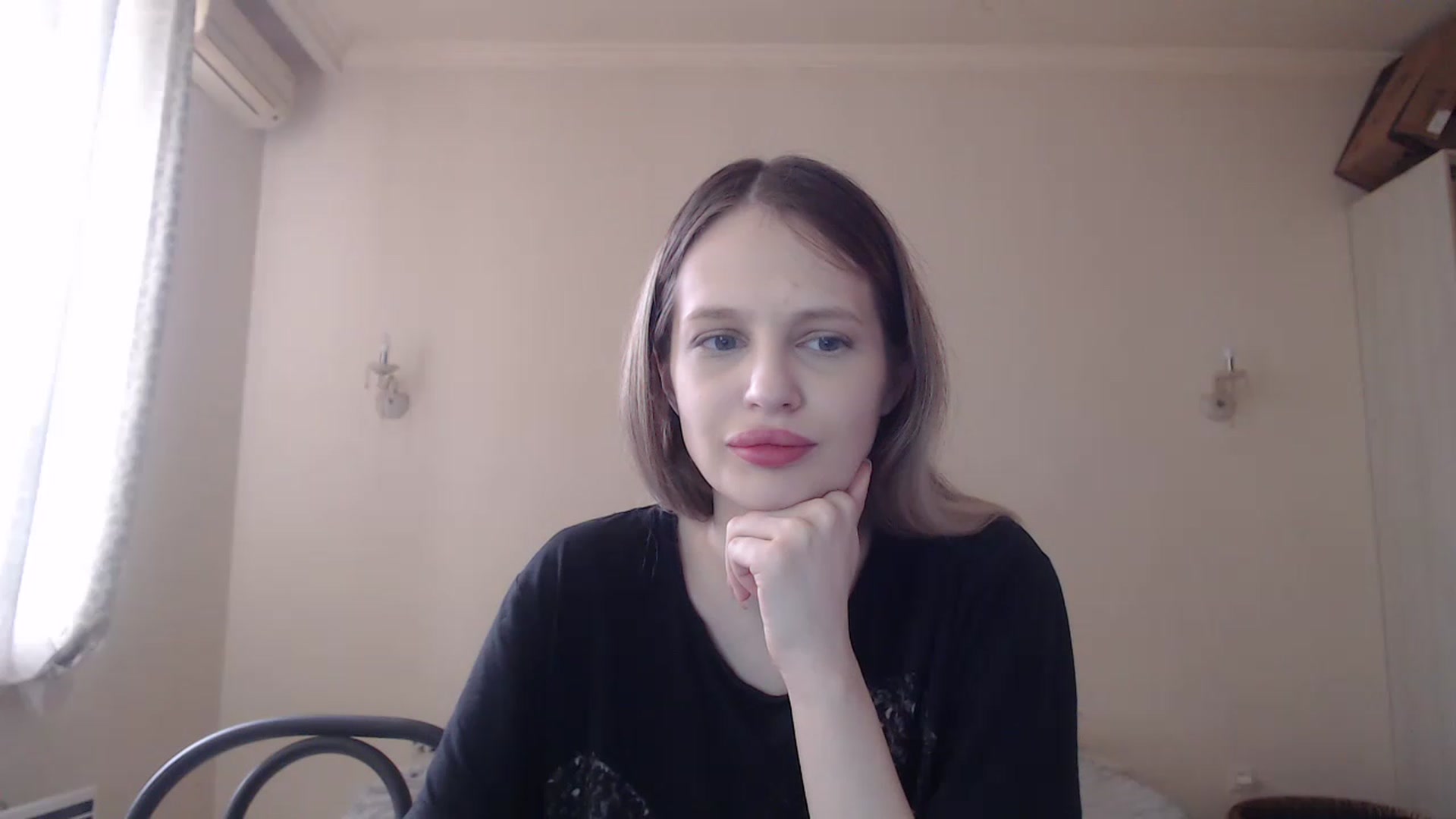 Gallery image thumbnail from Lola_vi's myfreecams stream on, 04/26/2023, 10:14 image 4 of 20