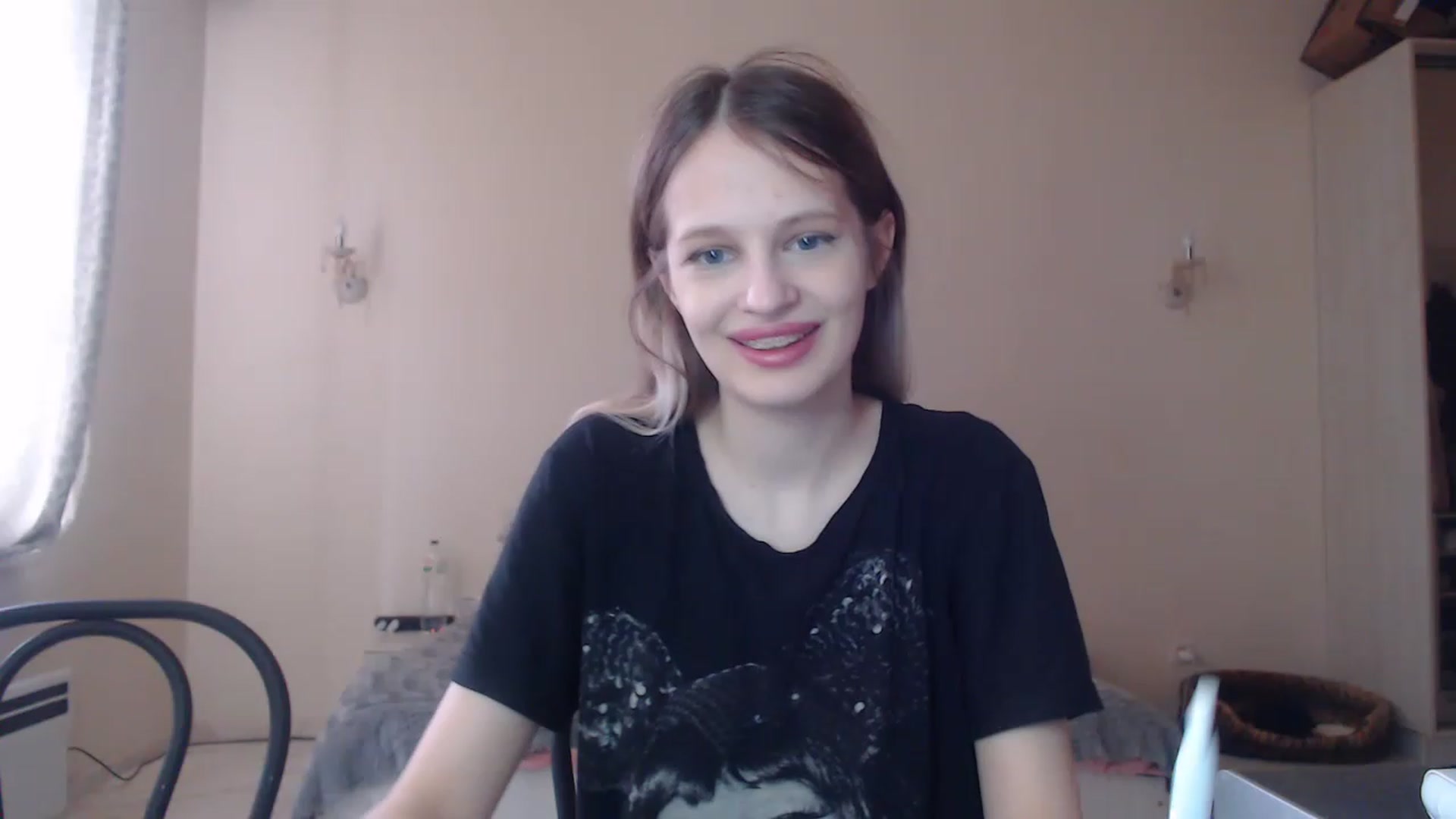 Gallery image thumbnail from Lola_vi's myfreecams stream on, 04/28/2023, 11:31 image 17 of 20
