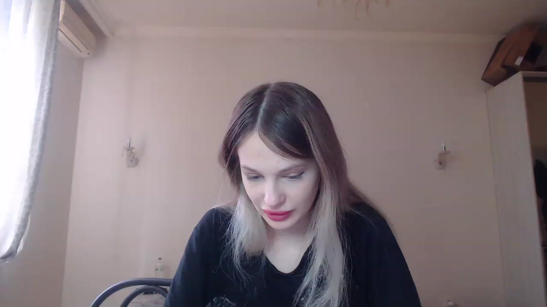 Gallery image thumbnail from Lola_vi's myfreecams stream on, 04/28/2023, 11:31 image 2 of 20