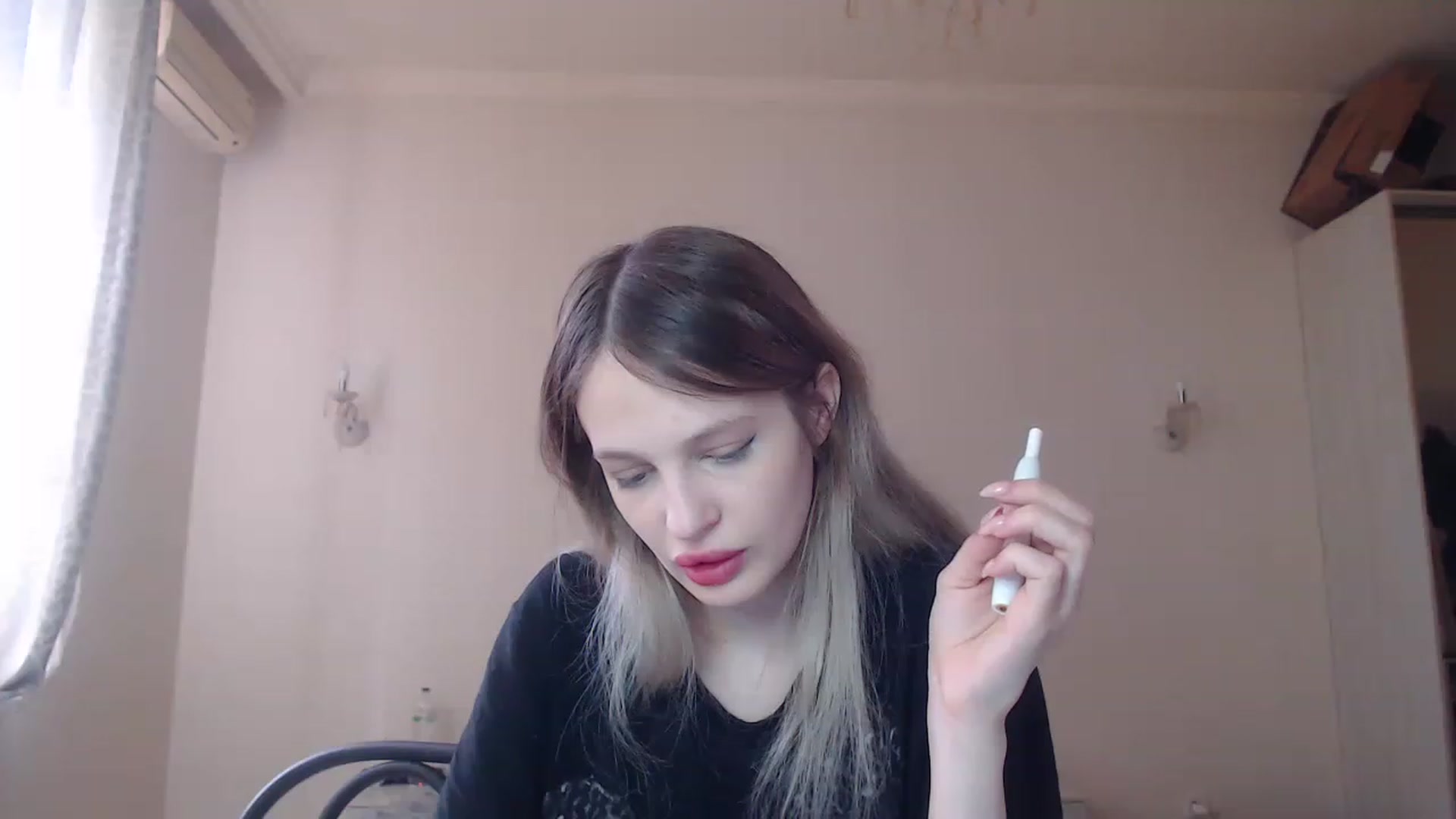 Gallery image thumbnail from Lola_vi's myfreecams stream on, 04/28/2023, 11:31 image 3 of 20