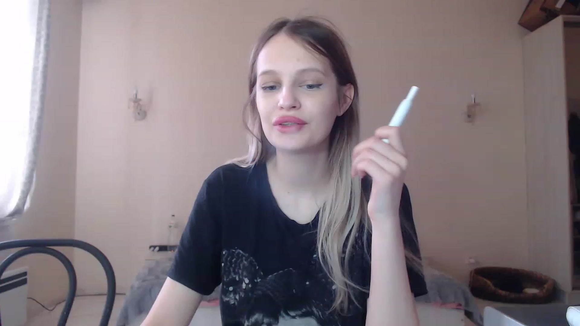 Gallery image thumbnail from Lola_vi's myfreecams stream on, 04/28/2023, 11:31 image 16 of 20