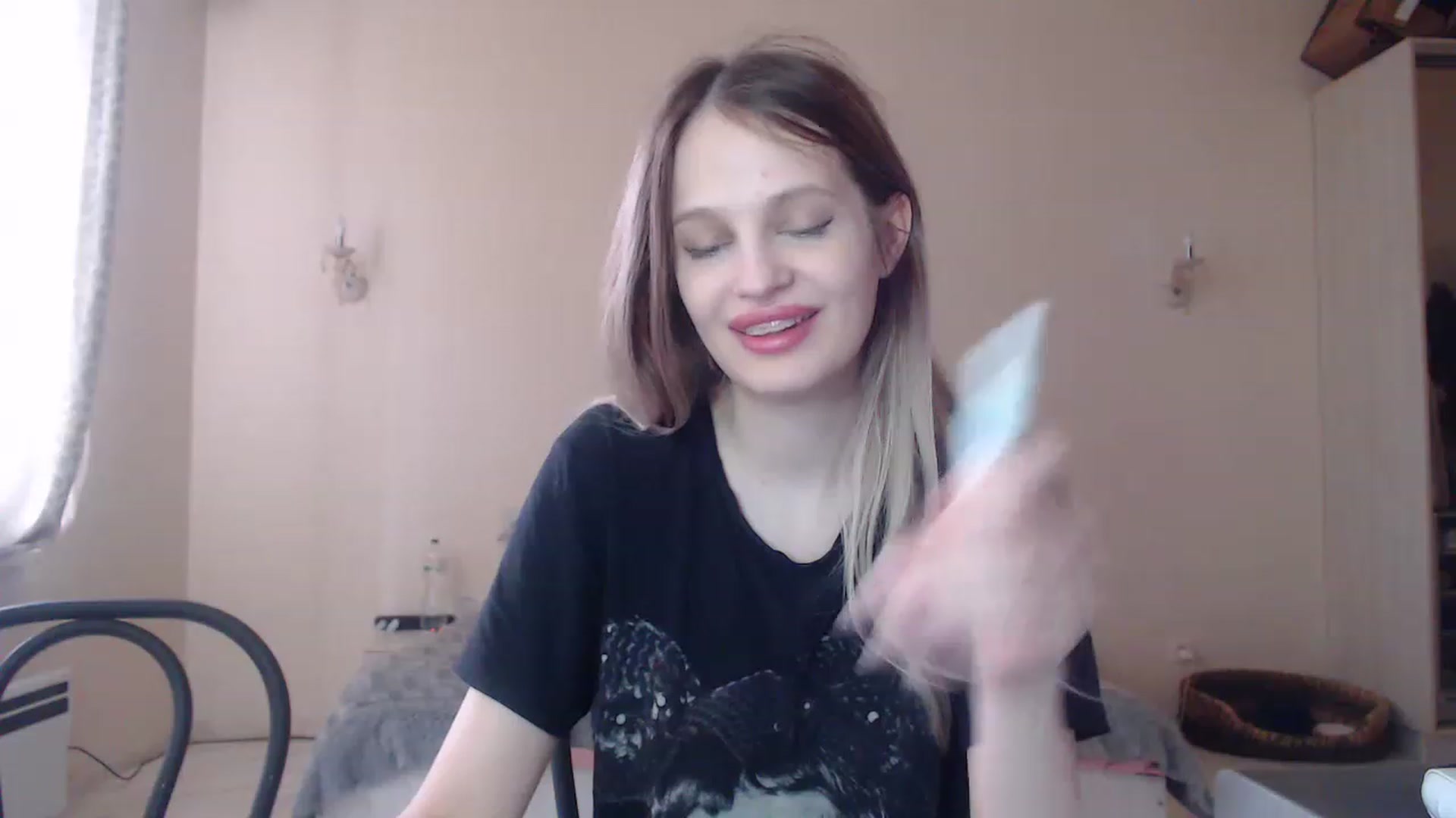 Gallery image thumbnail from Lola_vi's myfreecams stream on, 04/28/2023, 11:31 image 15 of 20