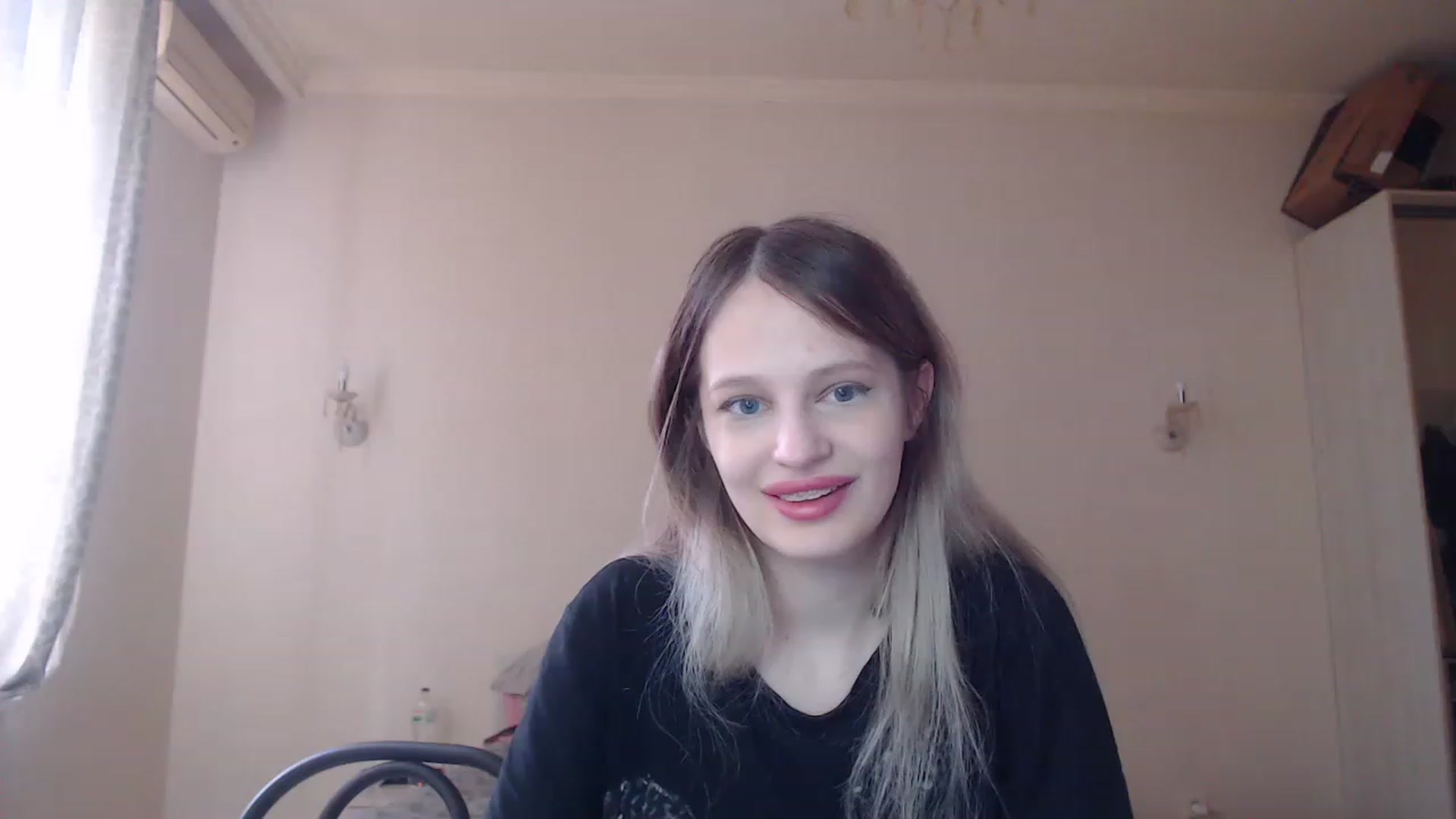 Gallery image thumbnail from Lola_vi's myfreecams stream on, 04/28/2023, 11:31 image 4 of 20