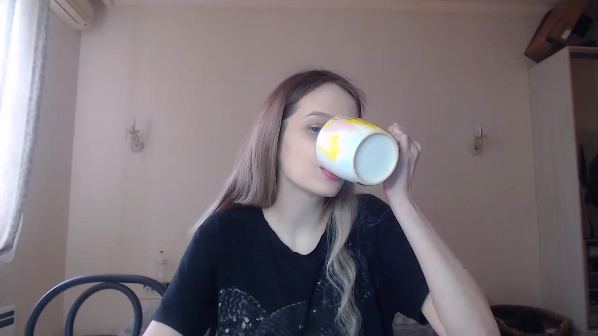 Gallery image thumbnail from Lola_vi's myfreecams stream on, 04/29/2023, 11:00 image 12 of 20