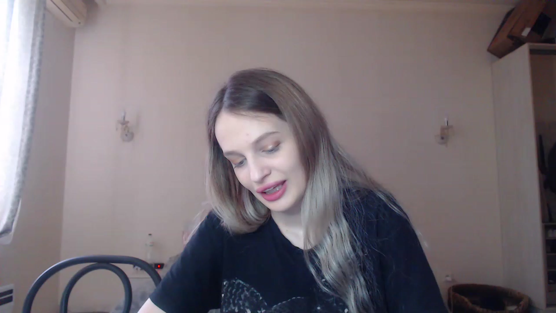 Gallery image thumbnail from Lola_vi's myfreecams stream on, 04/29/2023, 11:00 image 16 of 20