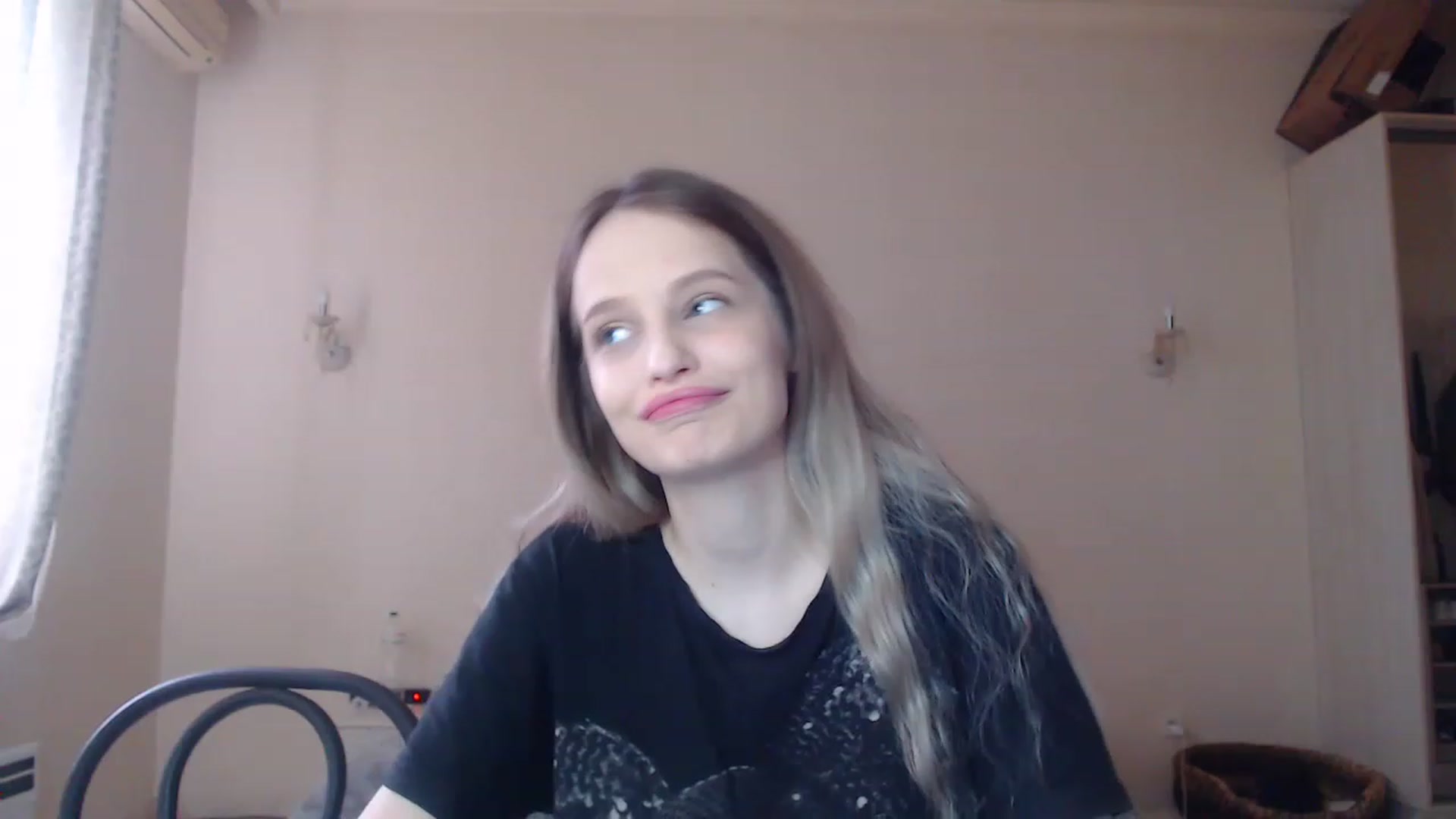 Gallery image thumbnail from Lola_vi's myfreecams stream on, 04/29/2023, 11:00 image 10 of 20