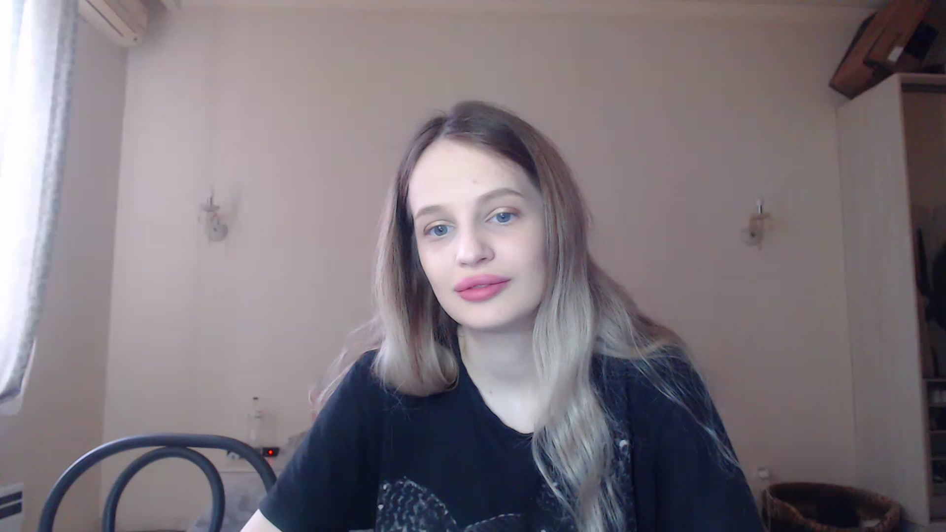 Gallery image thumbnail from Lola_vi's myfreecams stream on, 04/29/2023, 11:00 image 19 of 20