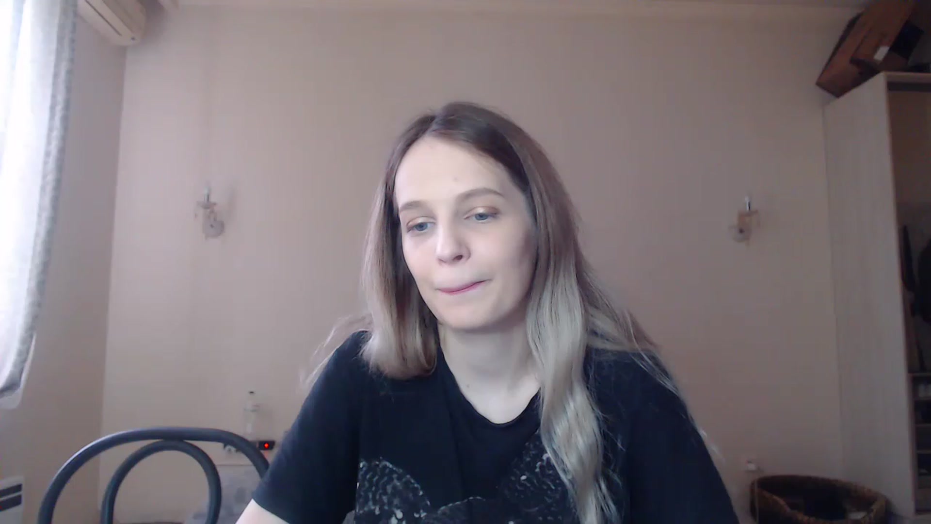 Gallery image thumbnail from Lola_vi's myfreecams stream on, 04/29/2023, 11:00 image 18 of 20