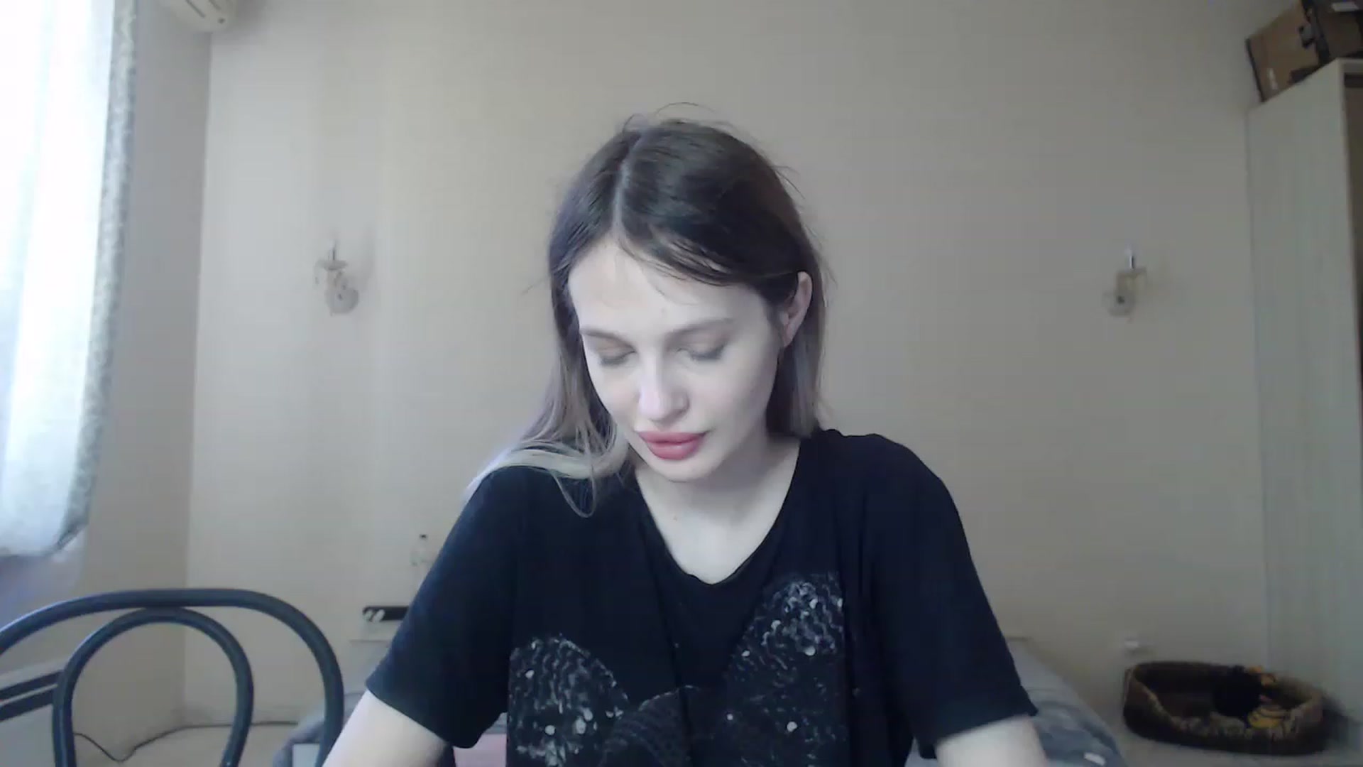 Gallery image thumbnail from Lola_vi's myfreecams stream on, 05/02/2023, 10:49 image 5 of 20