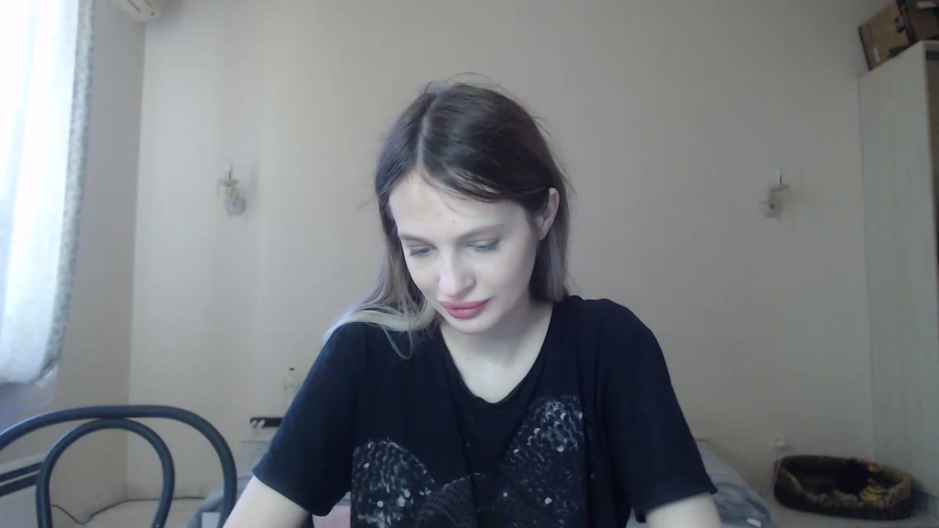 Gallery image thumbnail from Lola_vi's myfreecams stream on, 05/02/2023, 10:49 image 6 of 20