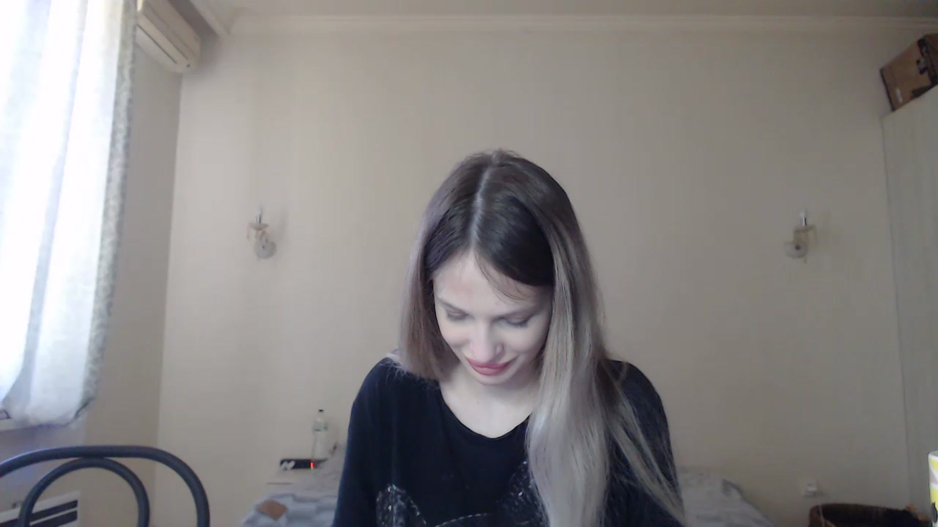 Gallery image thumbnail from Lola_vi's myfreecams stream on, 05/03/2023, 10:30 image 12 of 20
