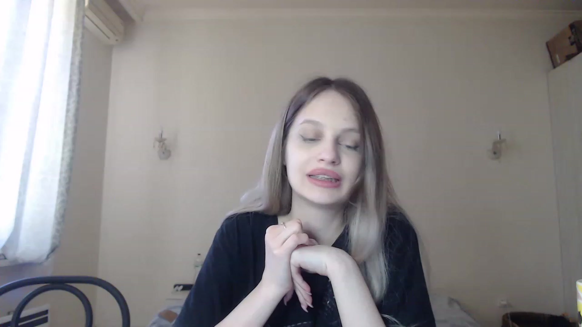 Gallery image thumbnail from Lola_vi's myfreecams stream on, 05/03/2023, 10:30 image 17 of 20