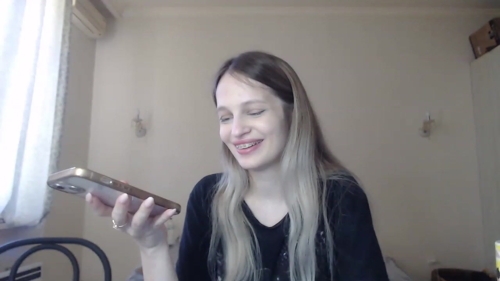 Gallery image thumbnail from Lola_vi's myfreecams stream on, 05/03/2023, 10:30 image 16 of 20