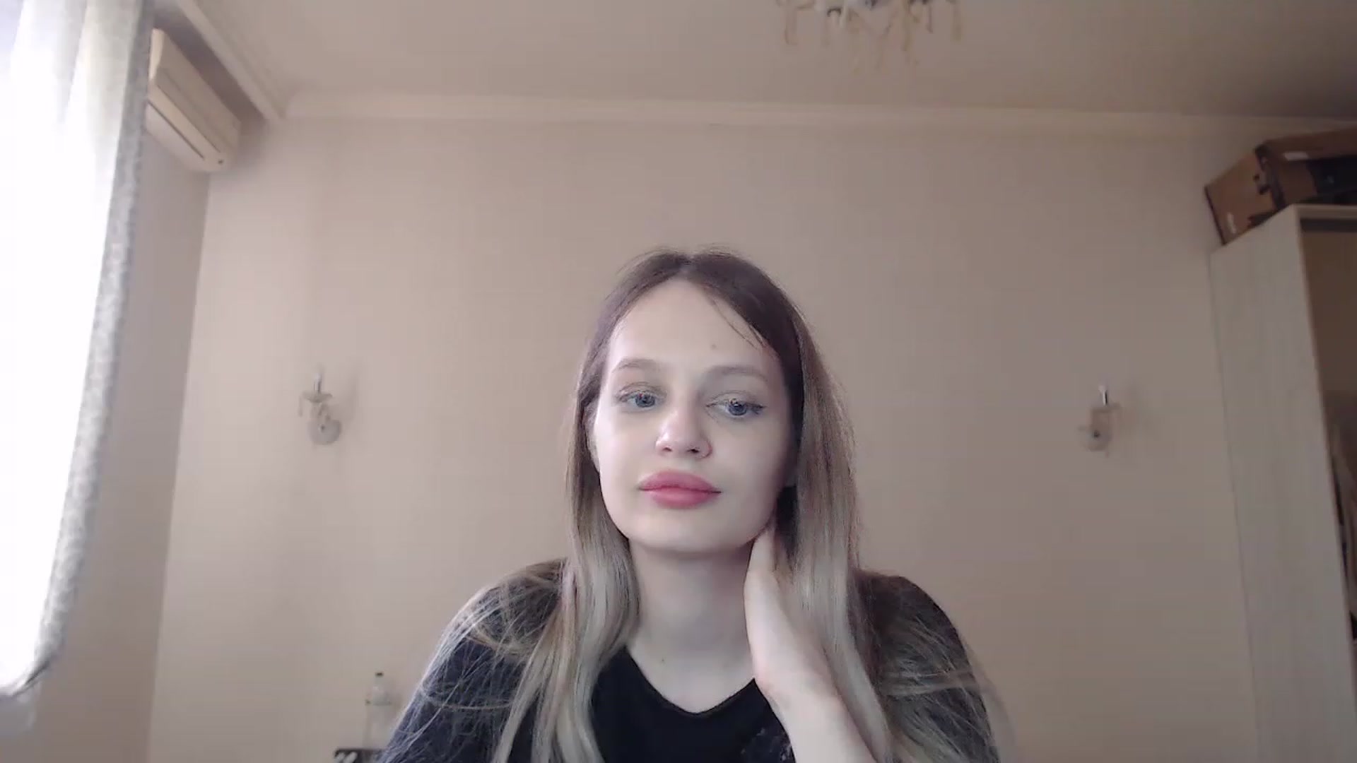Gallery image thumbnail from Lola_vi's myfreecams stream on, 05/04/2023, 11:40 image 10 of 20