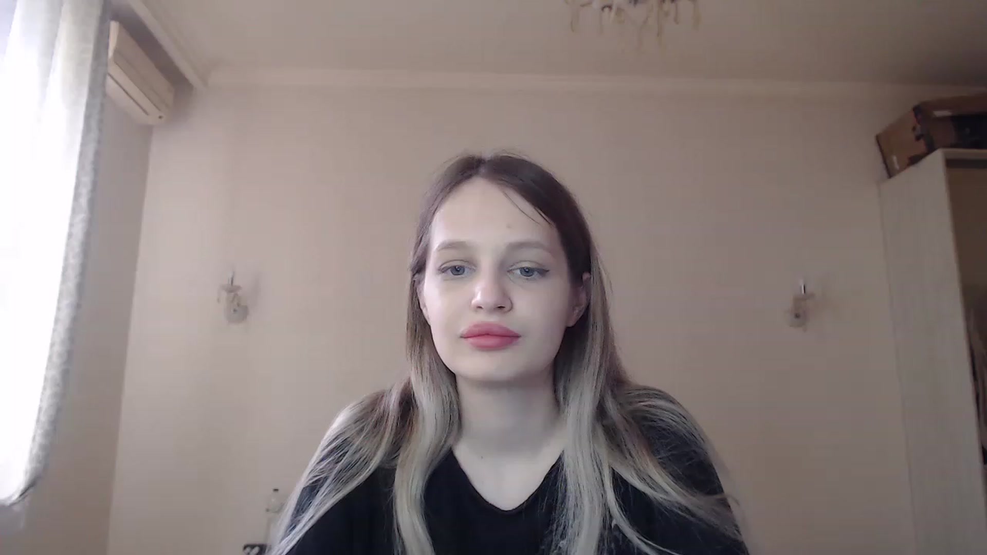 Gallery image thumbnail from Lola_vi's myfreecams stream on, 05/04/2023, 11:40 image 5 of 20
