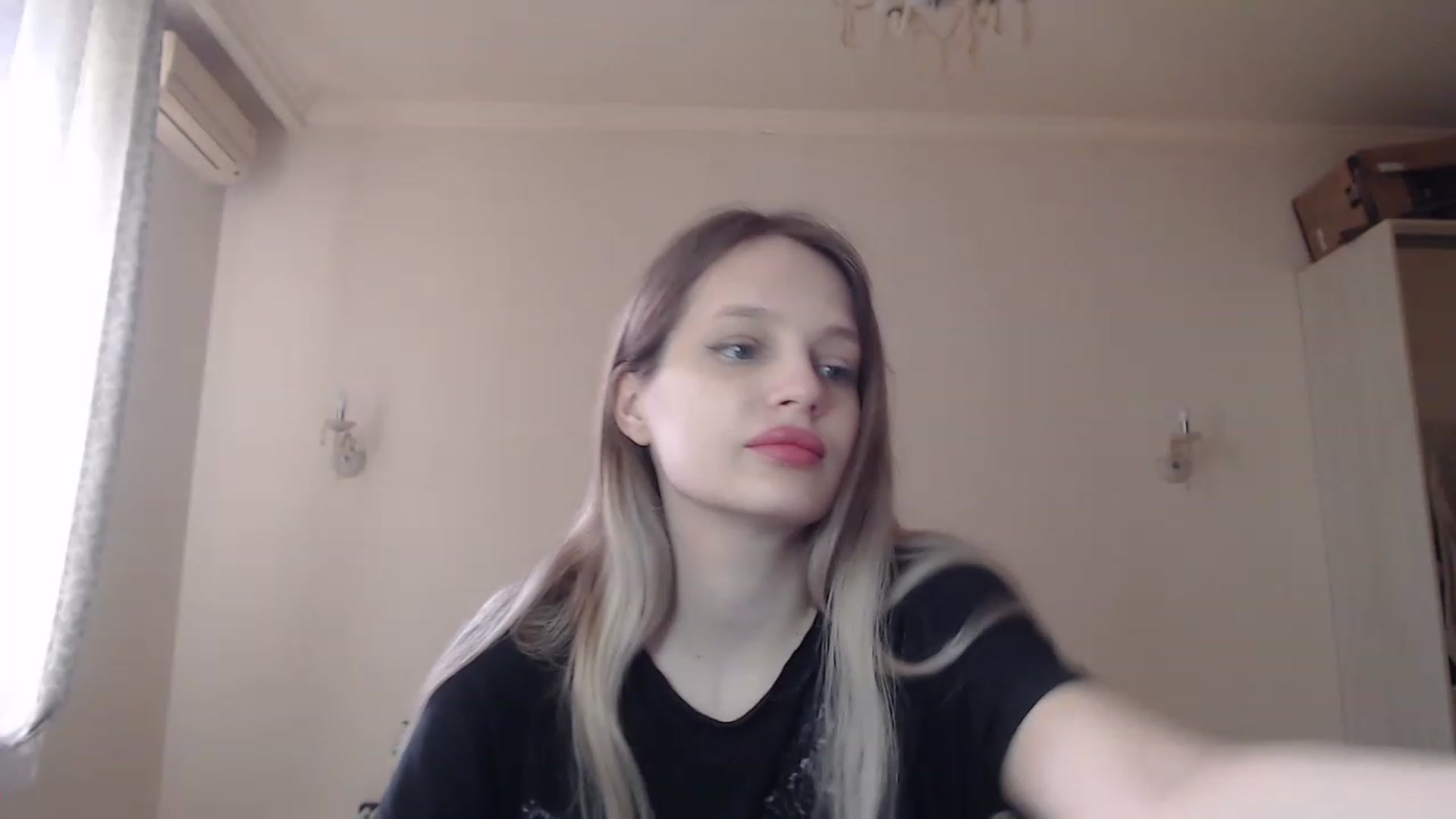 Gallery image thumbnail from Lola_vi's myfreecams stream on, 05/04/2023, 11:40 image 3 of 20