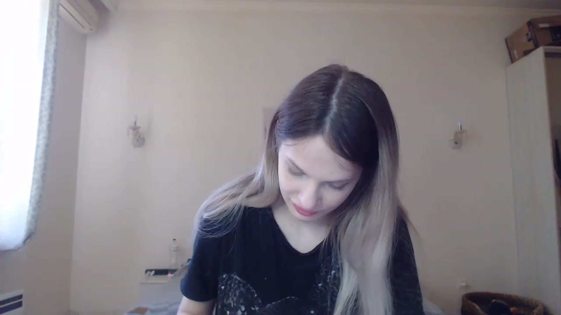 Gallery image thumbnail from Lola_vi's myfreecams stream on, 05/05/2023, 11:58 image 5 of 20