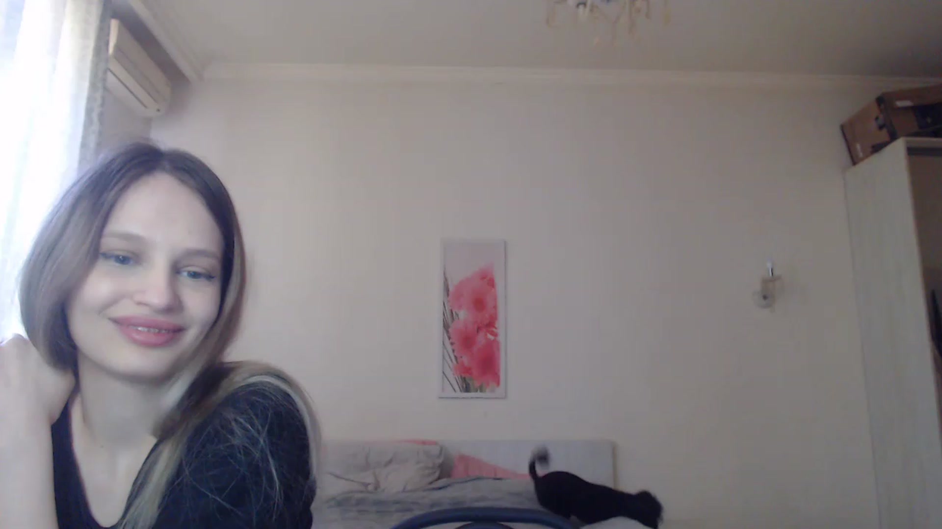 Gallery image thumbnail from Lola_vi's myfreecams stream on, 05/05/2023, 11:58 image 17 of 20