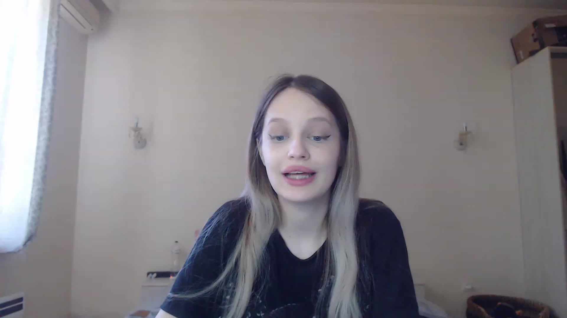 Gallery image thumbnail from Lola_vi's myfreecams stream on, 05/05/2023, 11:58 image 10 of 20