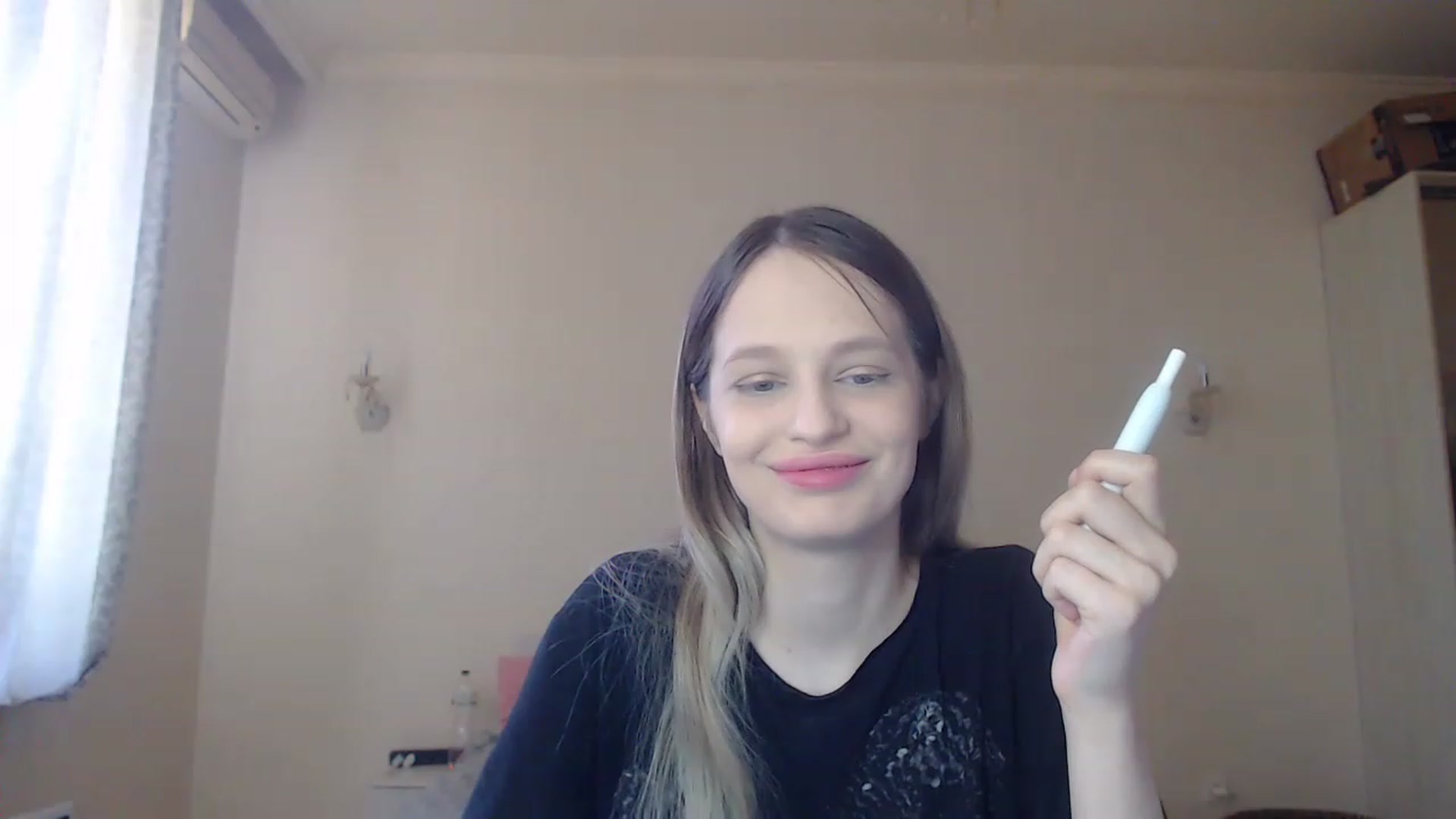 Gallery image thumbnail from Lola_vi's myfreecams stream on, 05/07/2023, 10:50 image 8 of 20