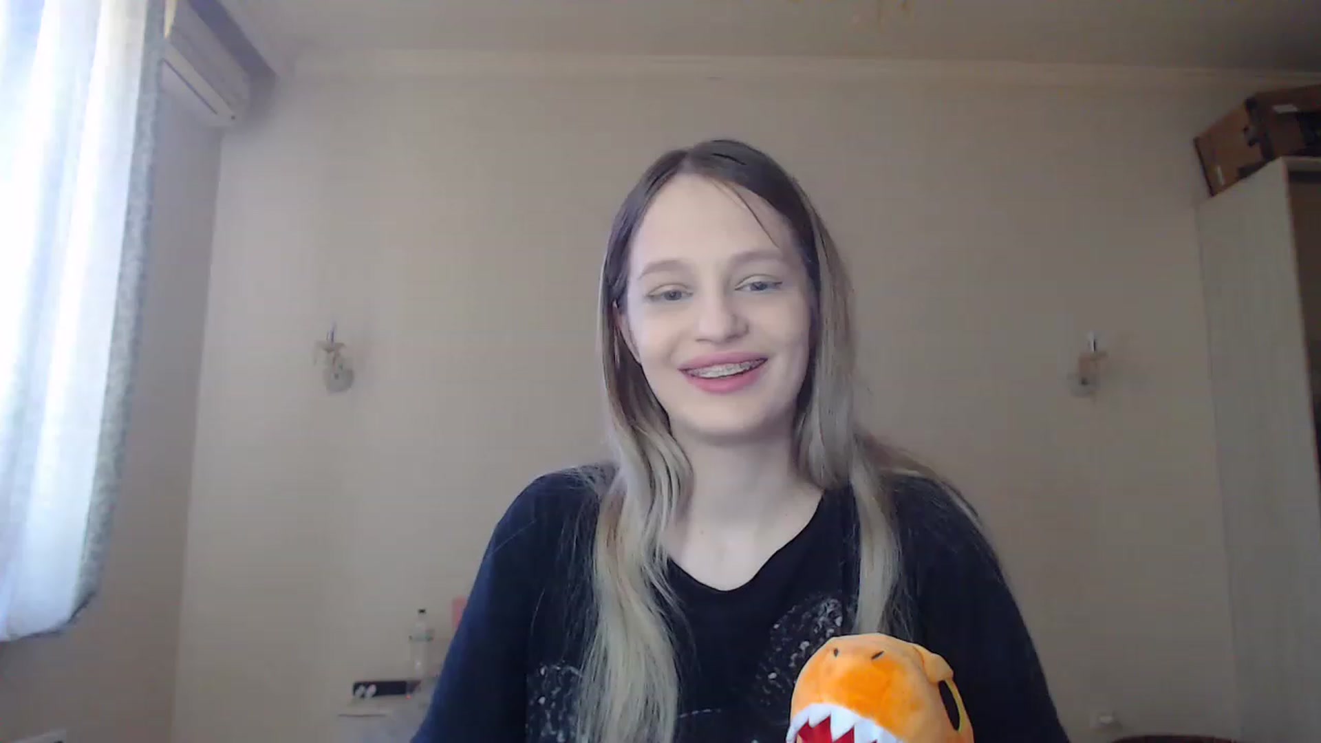 Gallery image thumbnail from Lola_vi's myfreecams stream on, 05/07/2023, 10:50 image 18 of 20
