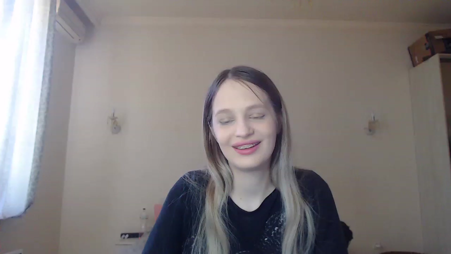 Gallery image thumbnail from Lola_vi's myfreecams stream on, 05/07/2023, 10:50 image 6 of 20