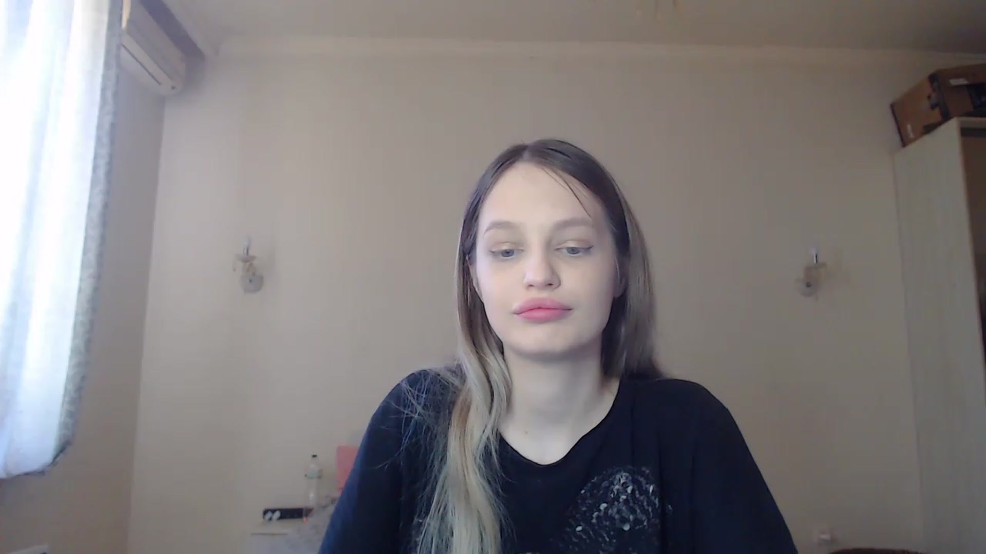 Gallery image thumbnail from Lola_vi's myfreecams stream on, 05/07/2023, 10:50 image 10 of 20