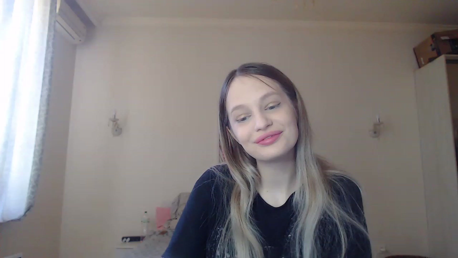 Gallery image thumbnail from Lola_vi's myfreecams stream on, 05/07/2023, 10:50 image 3 of 20
