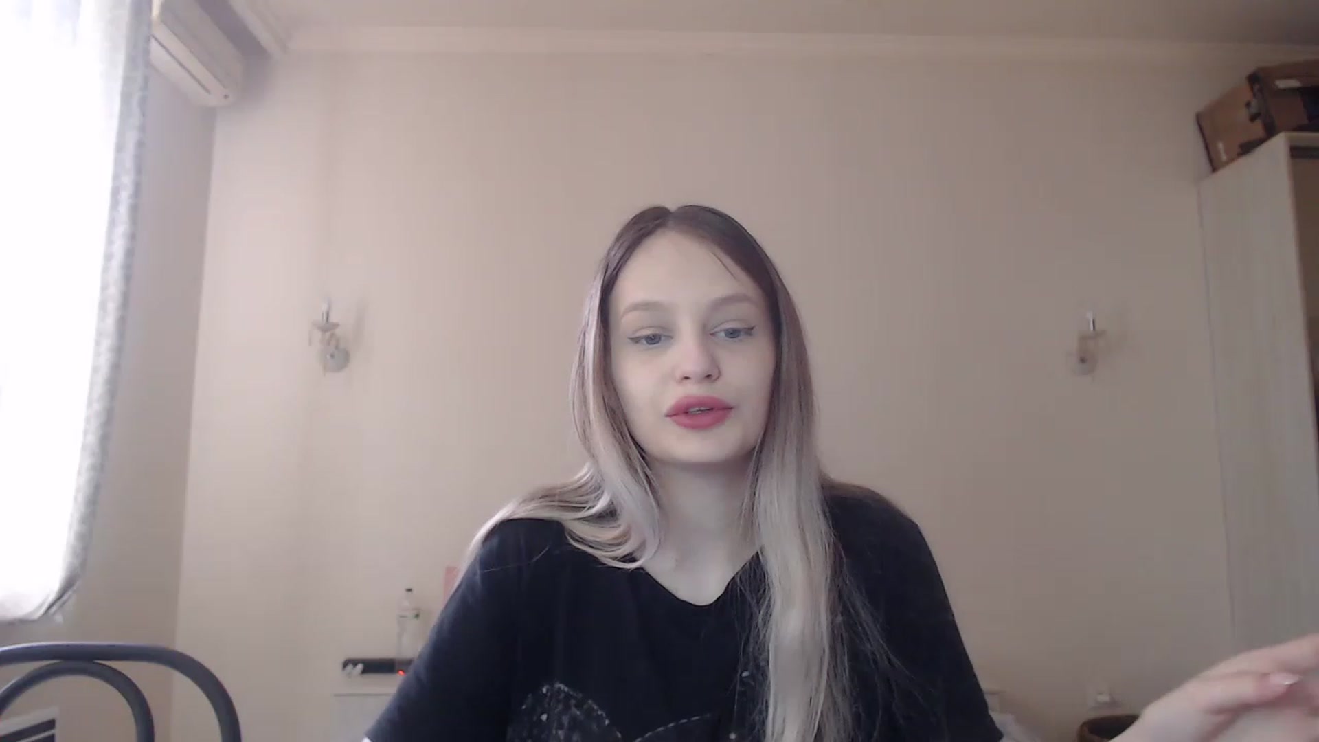 Gallery image thumbnail from Lola_vi's myfreecams stream on, 05/08/2023, 10:24 image 13 of 20