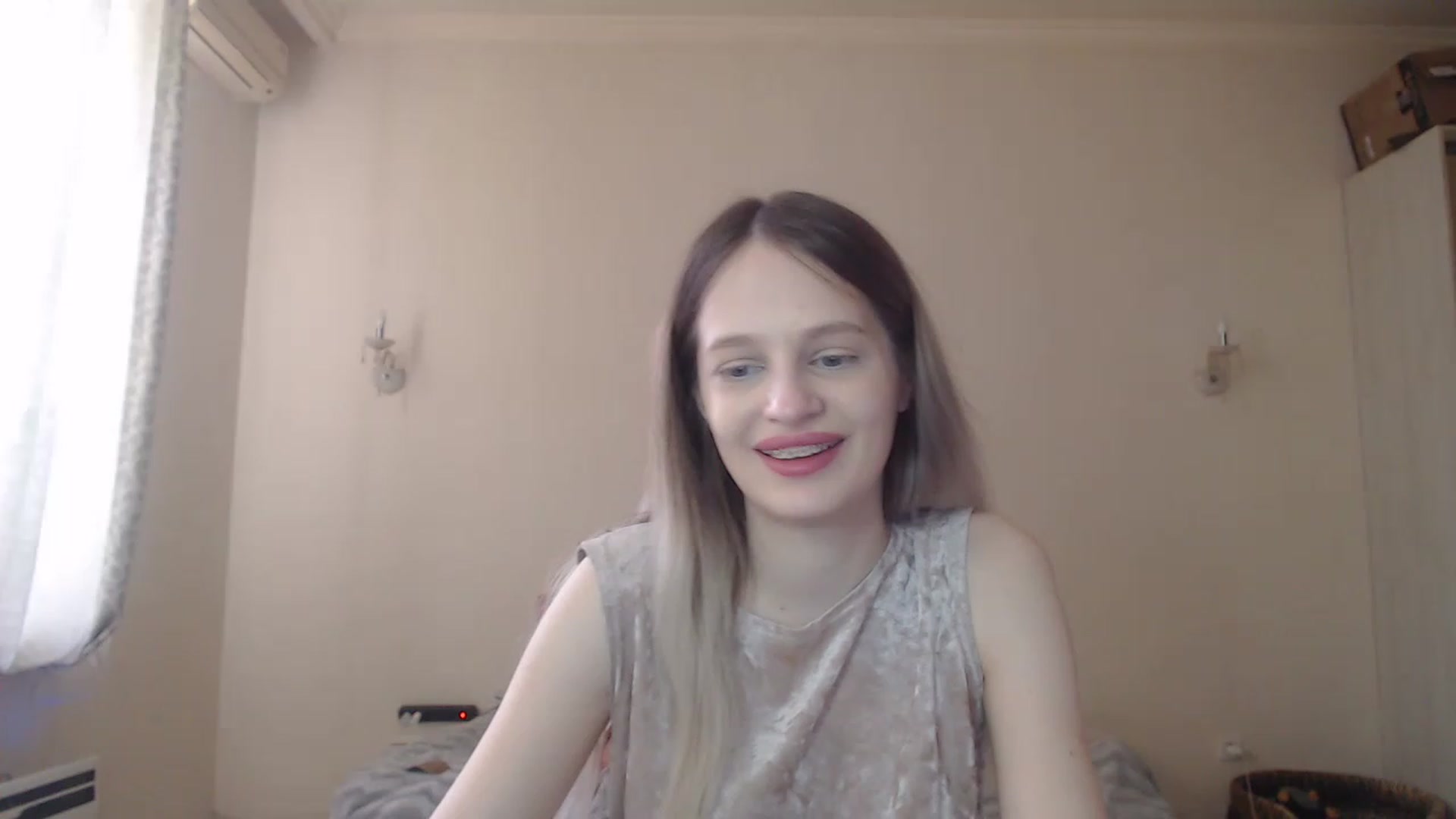 Gallery image thumbnail from Lola_vi's myfreecams stream on, 05/09/2023, 10:56 image 14 of 20