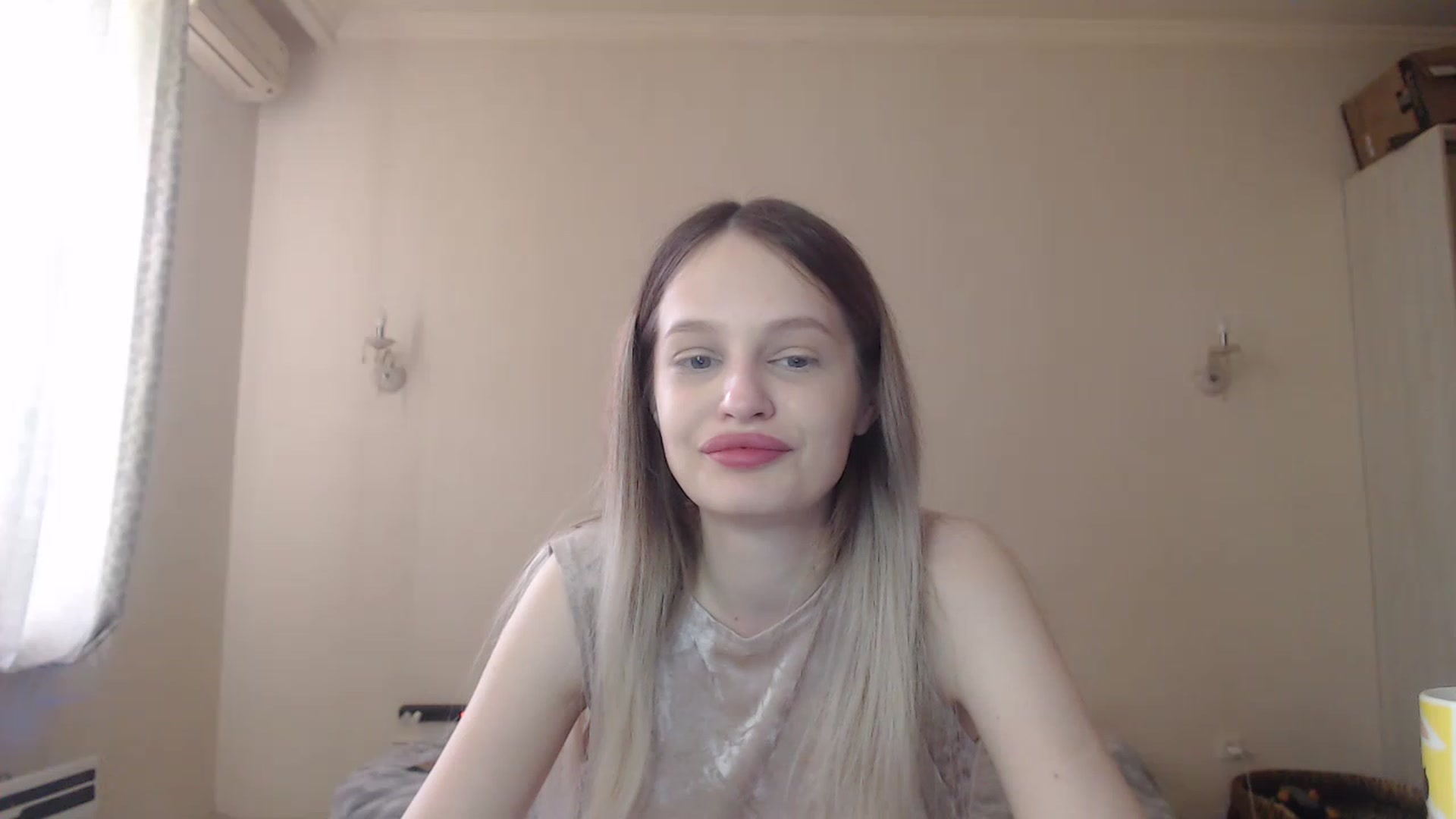 Gallery image thumbnail from Lola_vi's myfreecams stream on, 05/09/2023, 10:56 image 9 of 20