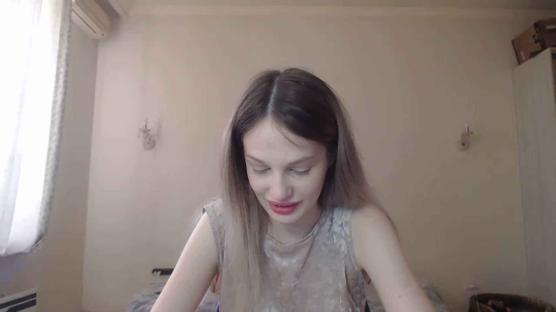 Gallery image thumbnail from Lola_vi's myfreecams stream on, 05/09/2023, 10:56 image 15 of 20